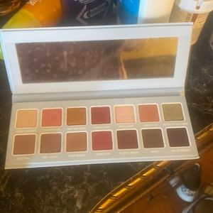 Kylie Cosmetics Chill Baby Holiday Collection Palette